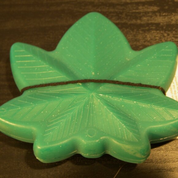 Green Leaf Dog Chew Toy - Picture 1 of 4